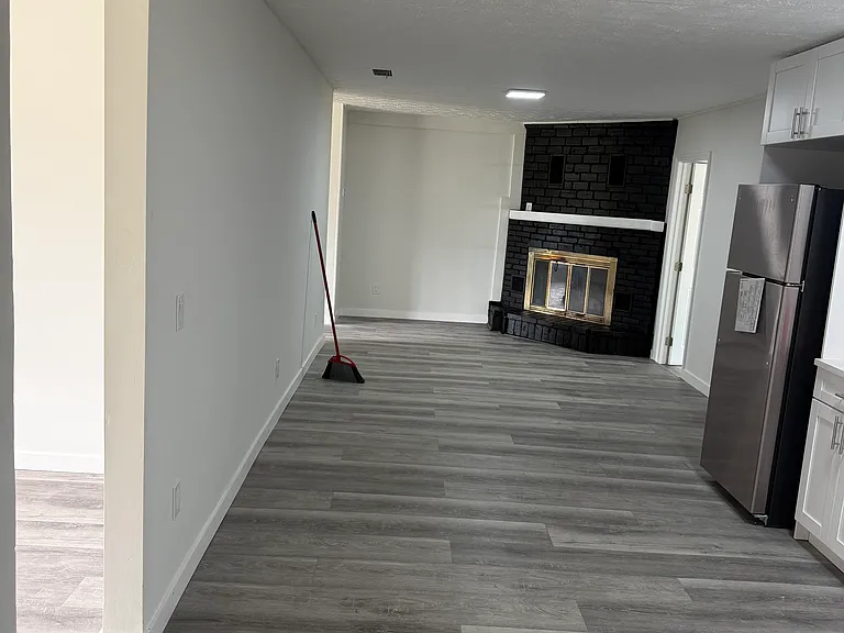 Broken Arrow Dr S — Photo 3