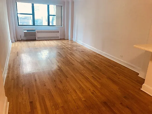 Rented by Metropolis Real Estate of Manhattan | media 12