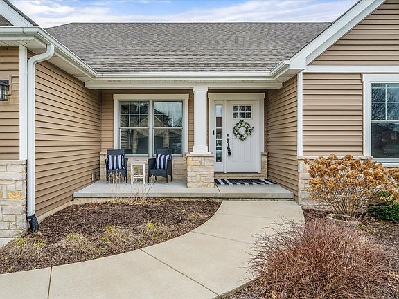 3rd image of 1262 Deerpath Dr