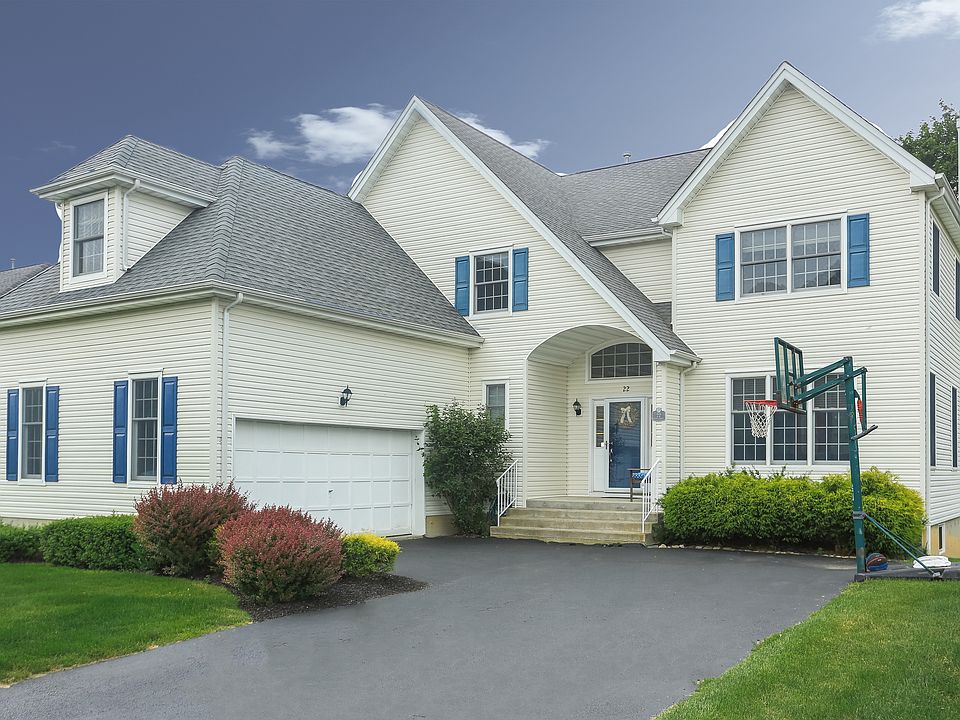 1st image of 22 Loomis Dr