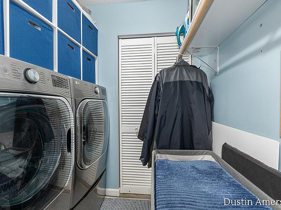 4th image of 4212 Peak Ln NE