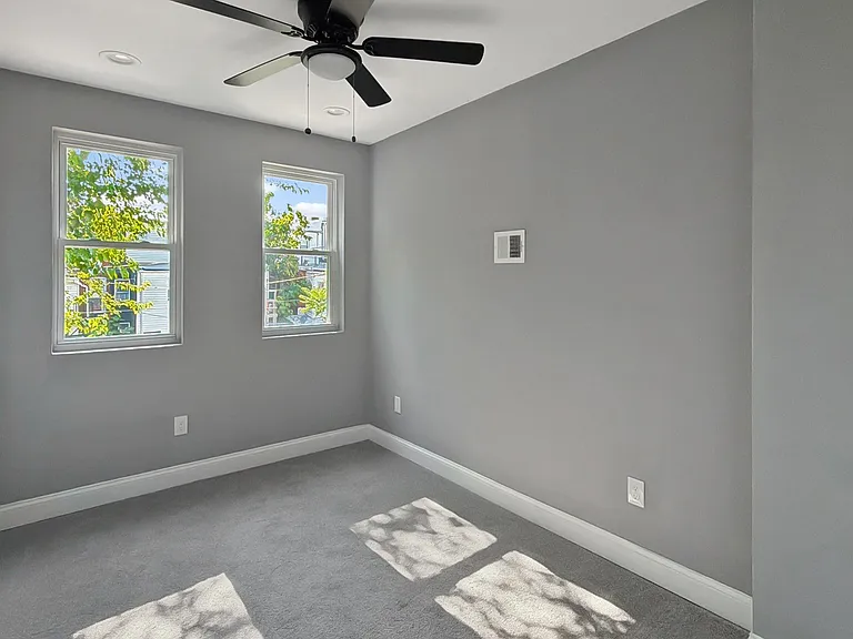 2428 Brentwood Ave — Photo 15