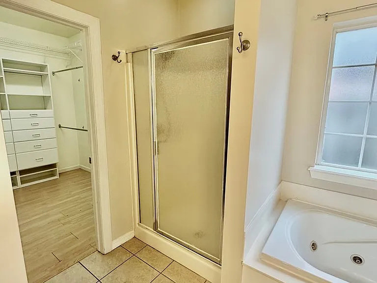 515 N Douglas St W — Photo 18
