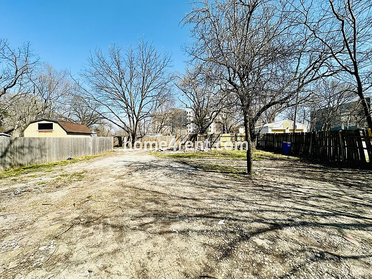 220 N Walnut St — Photo 30