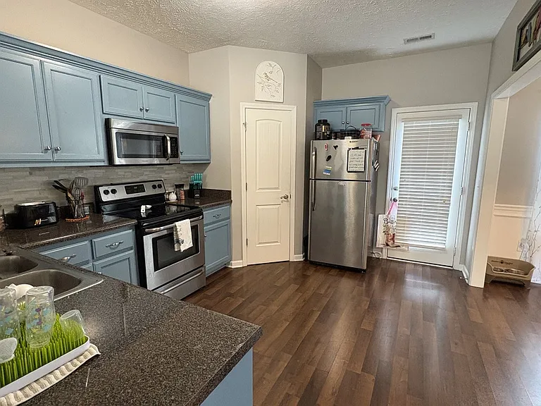 2455 New Holland Cir — Photo 6