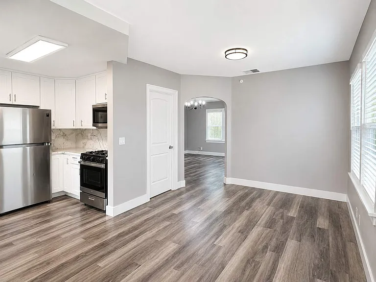 9327 NE Glisan St #1 — Photo 6