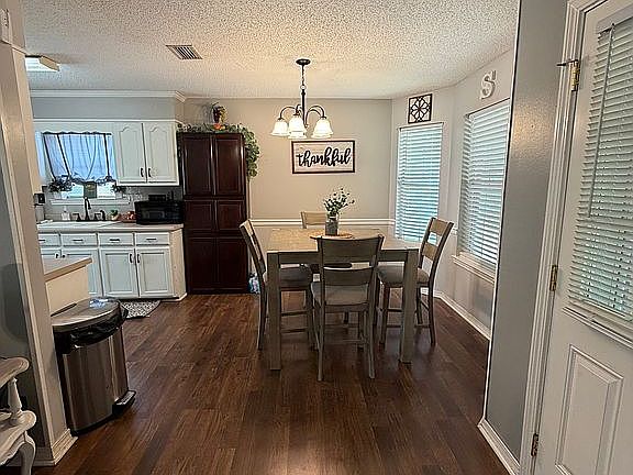 4th image of 2076 Mesa Dr