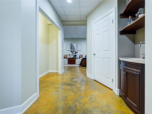 4th image of 199 Stonybrook Rd