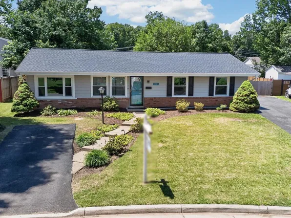 1023 S Hoga Rd, Sterling, VA 20164