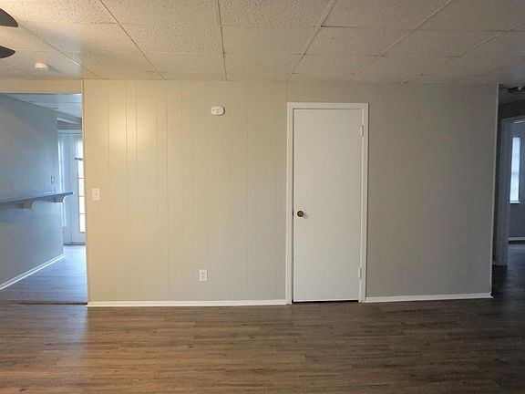 3rd image of 4405 McNiel Ave