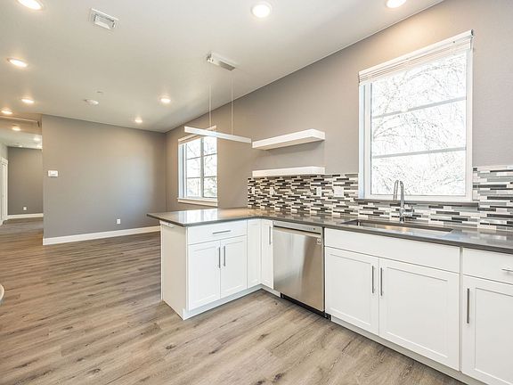 4th image of 745 N Washington Ave #Washington301