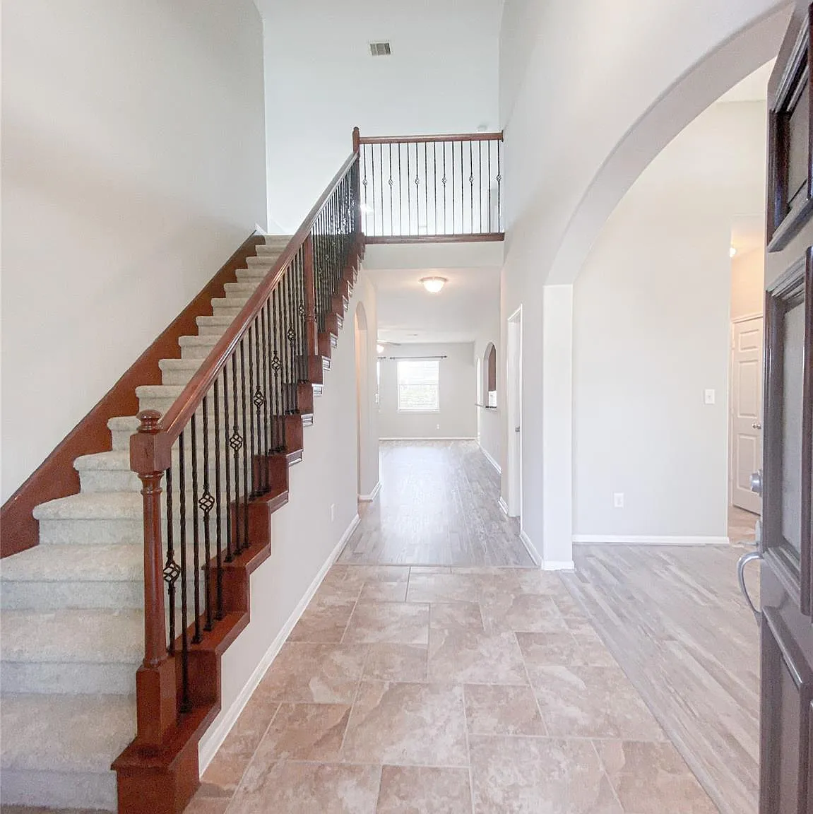 4 bed, 3.5 bath, 2887 sqft, $2,550 — Photo 3