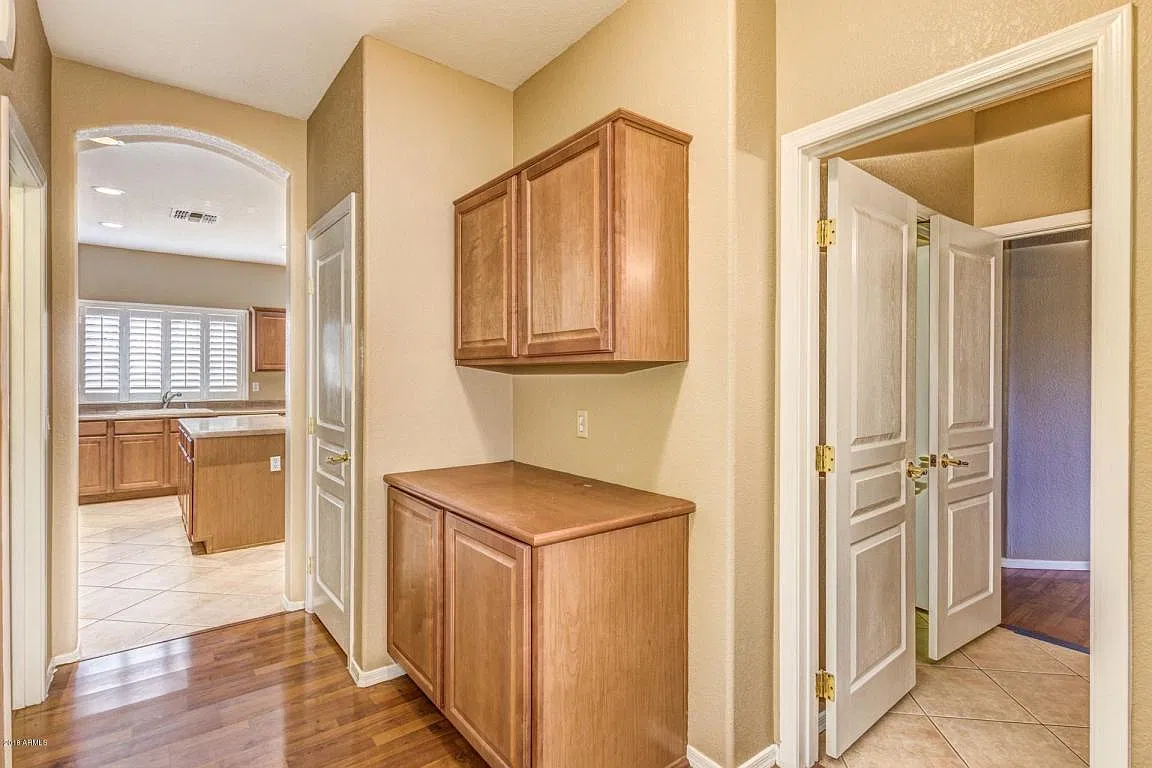4 bed, 2080 sqft, $2,850 — Photo 4