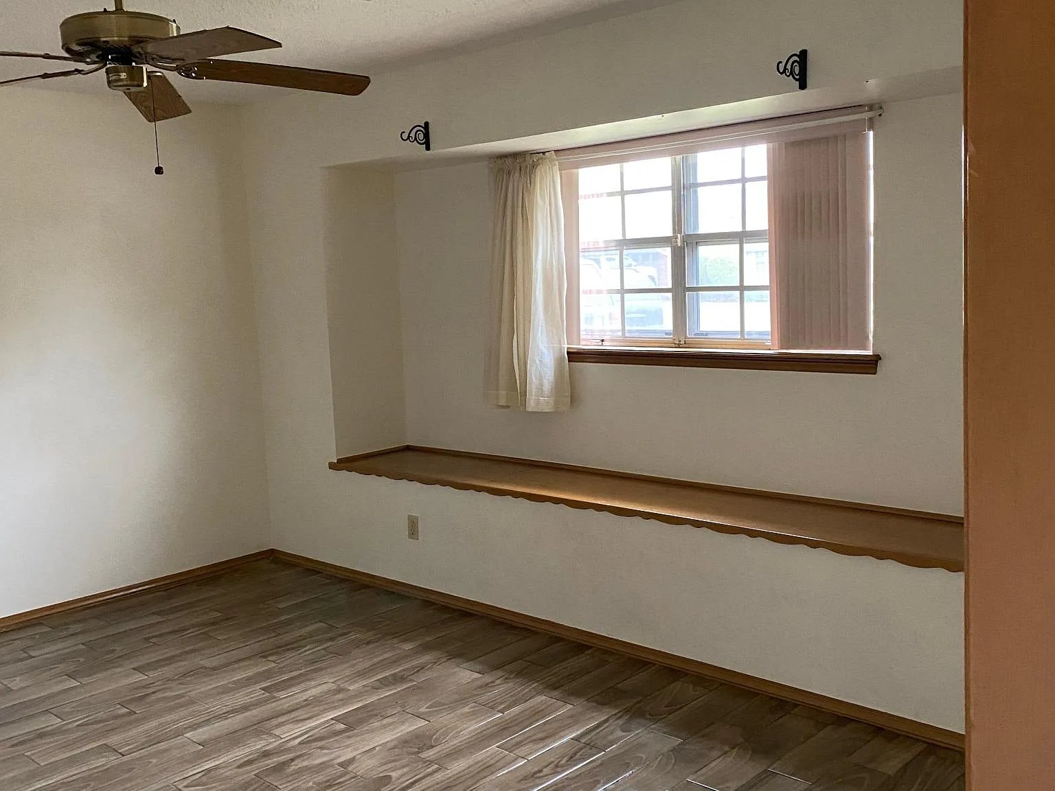 3 bed, 1360 sqft, $1,450 — Photo 2
