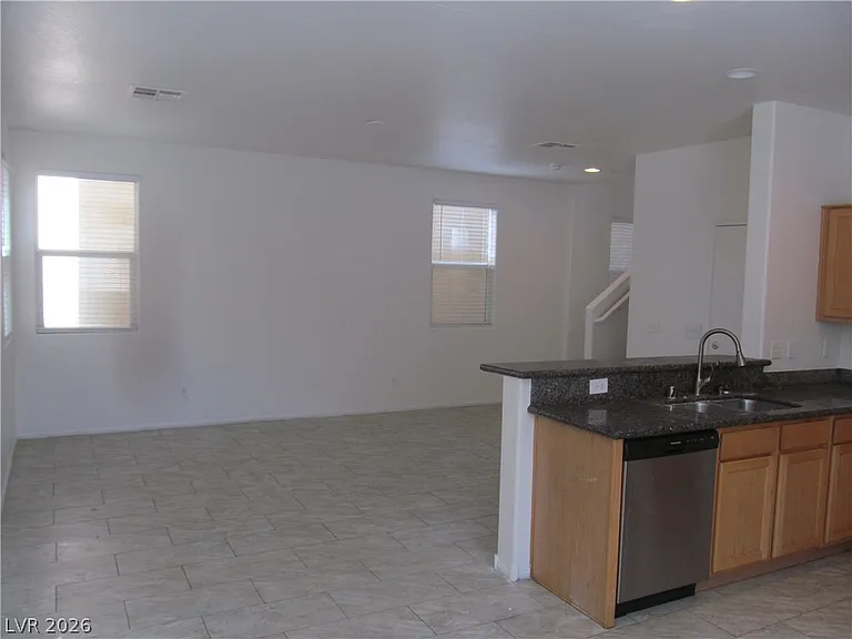 7471 Nicklin St — Photo 3