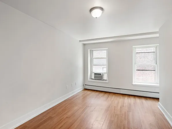 797 Lexington Avenue 4R image 2 of 9