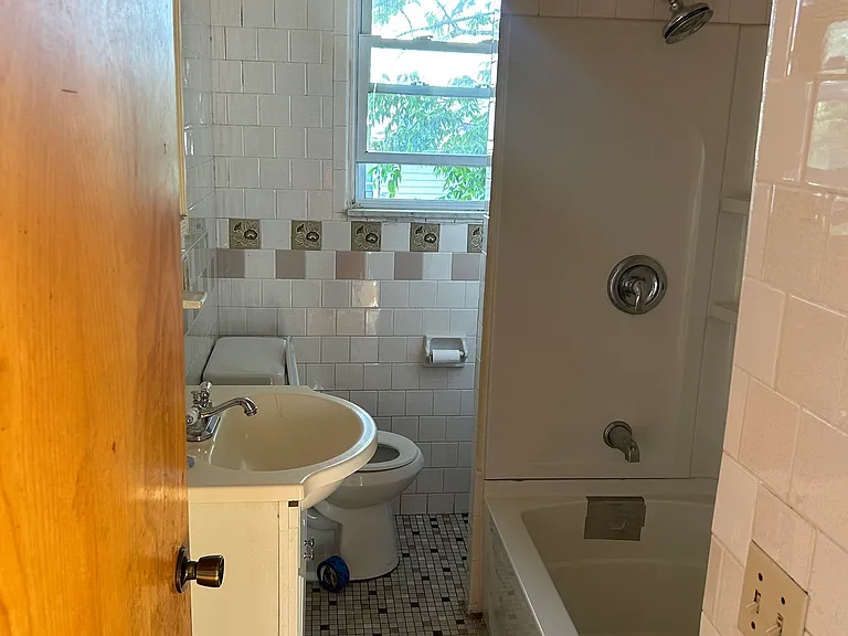 112 Brandon Rd #2 — Photo 6