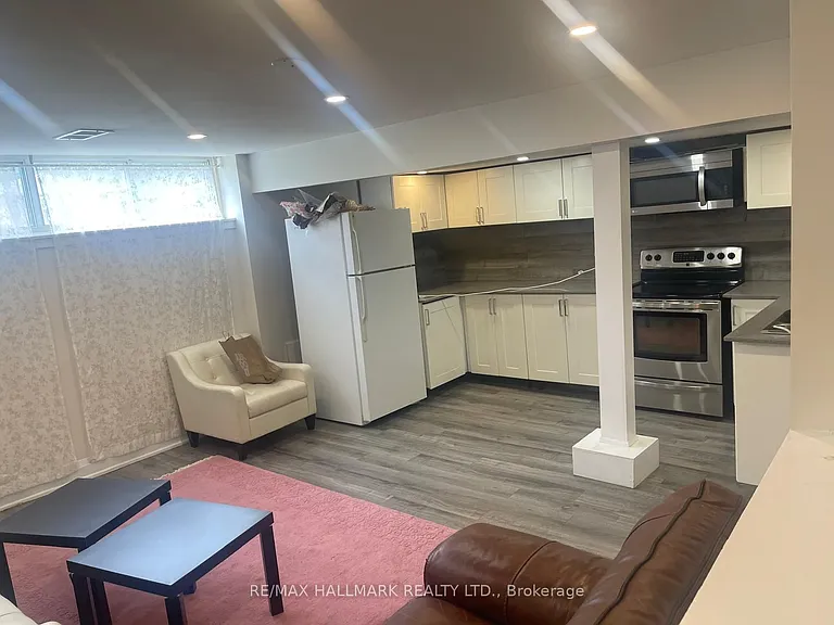 61 Aurora Heights Dr #LOWER — Photo 18