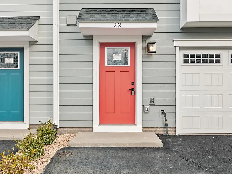 22 Iron Horse Ln — Photo 2