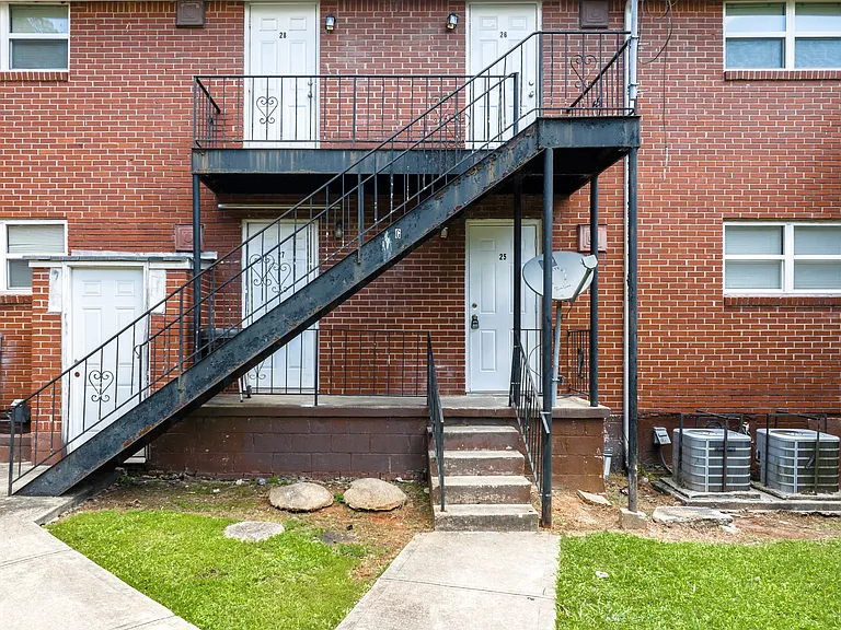 2410 Benjamin E Mays Dr SW — Photo 14