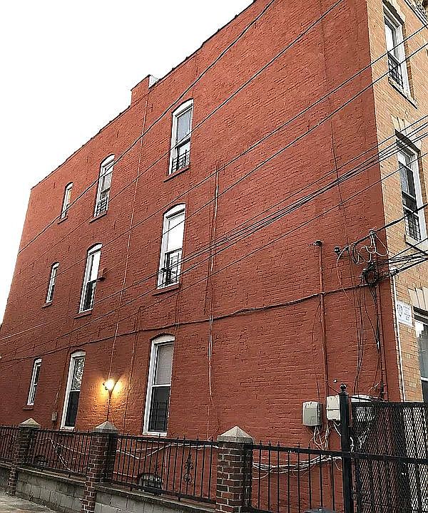 Building Photo 3
