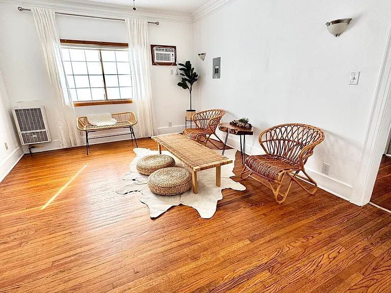 1758 Winona Blvd #3 — Photo 2