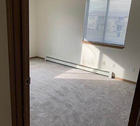3rd image of 419 Stratford Way APT 2