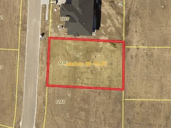 1236 S 94th St, Lincoln, NE 68520