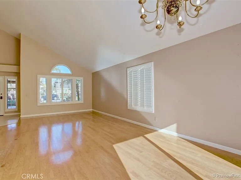 12 Woodlawn — Photo 9