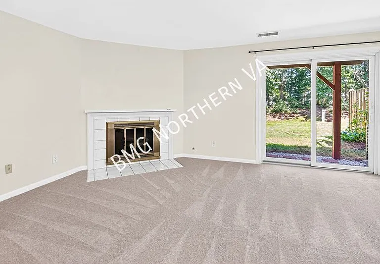 43790 Laburnum Sq — Photo 33