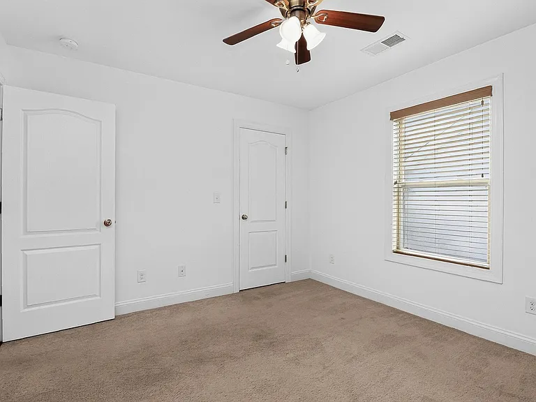 549 Daventry Ct — Photo 13