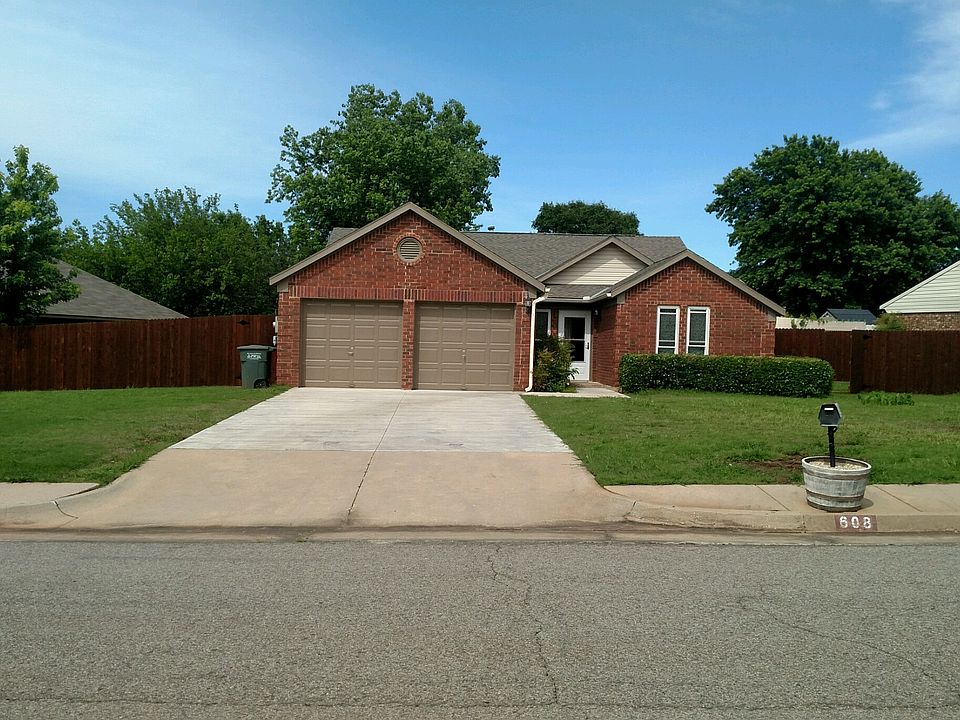 608 Old English Road, Edmond