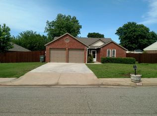 608 Old English Rd, Edmond, OK 73003