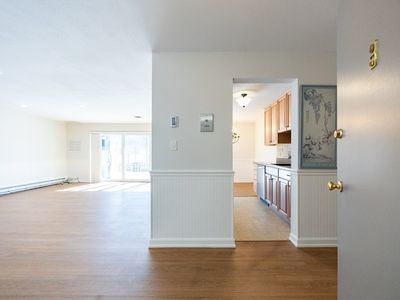 1212 Greendale Ave APT 300, Needham, MA, 02492