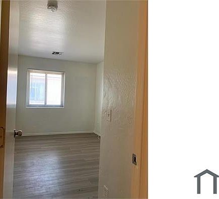 4th image of 1014 E Mohave St #2