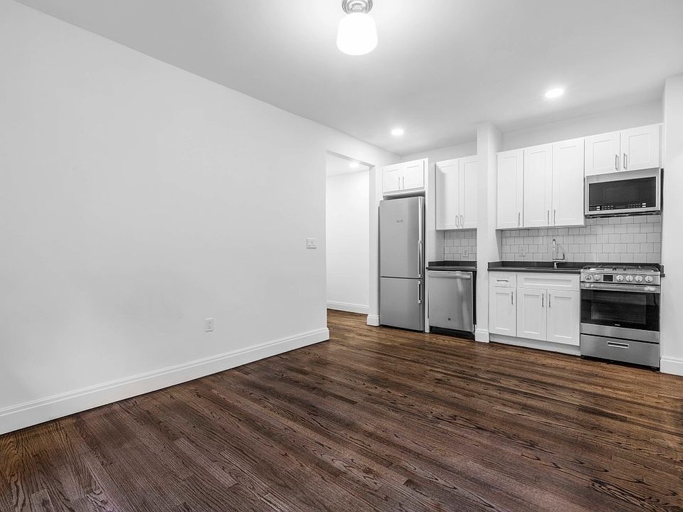 1st image of 140 Waverly Pl #1B