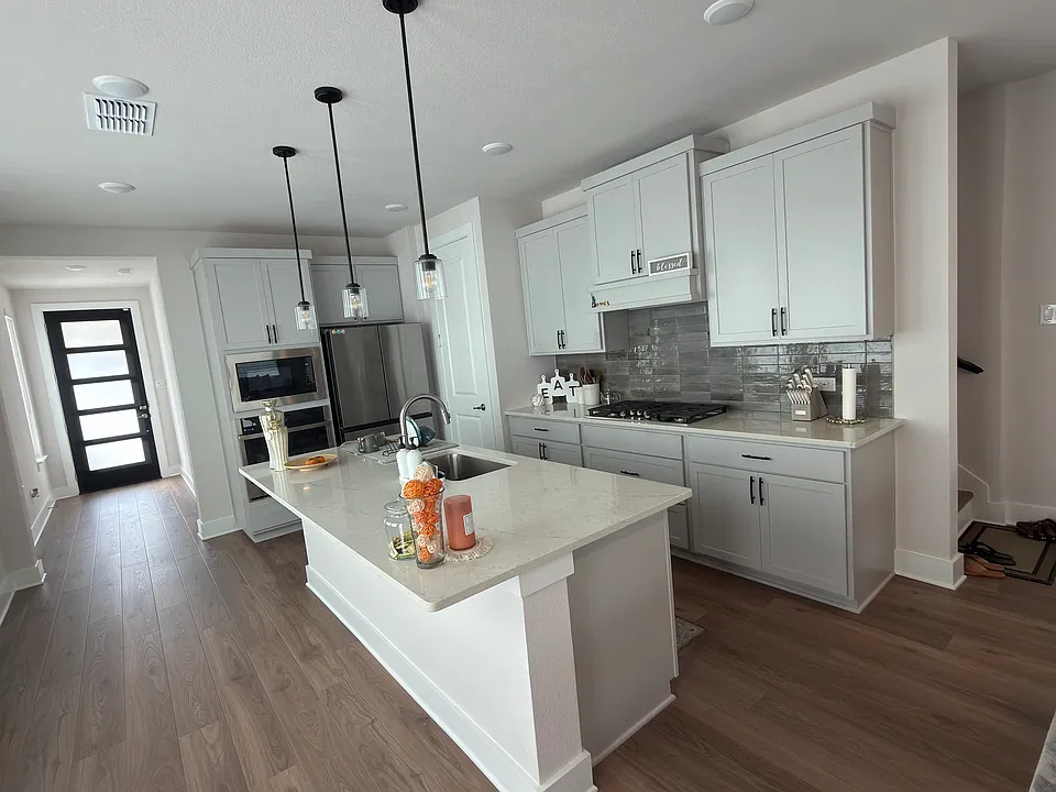 1117 Amaryllis Ln
