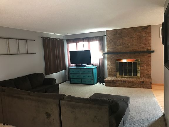 4th image of 917 Linden St