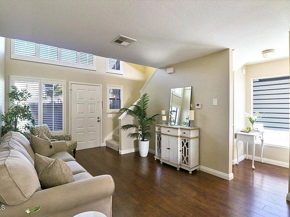 5th image of 279 E Glenarm St APT 13