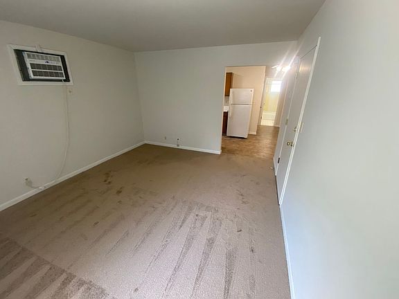 3rd image of 928 E St #5