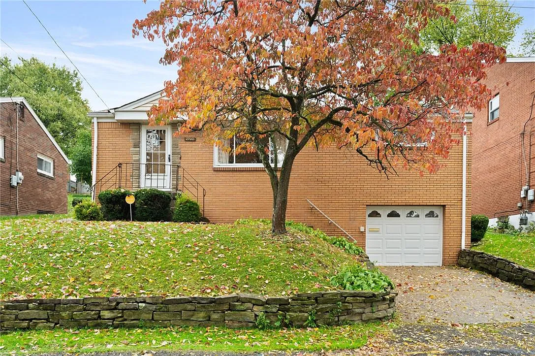 2700 Jordan Ave photo 1