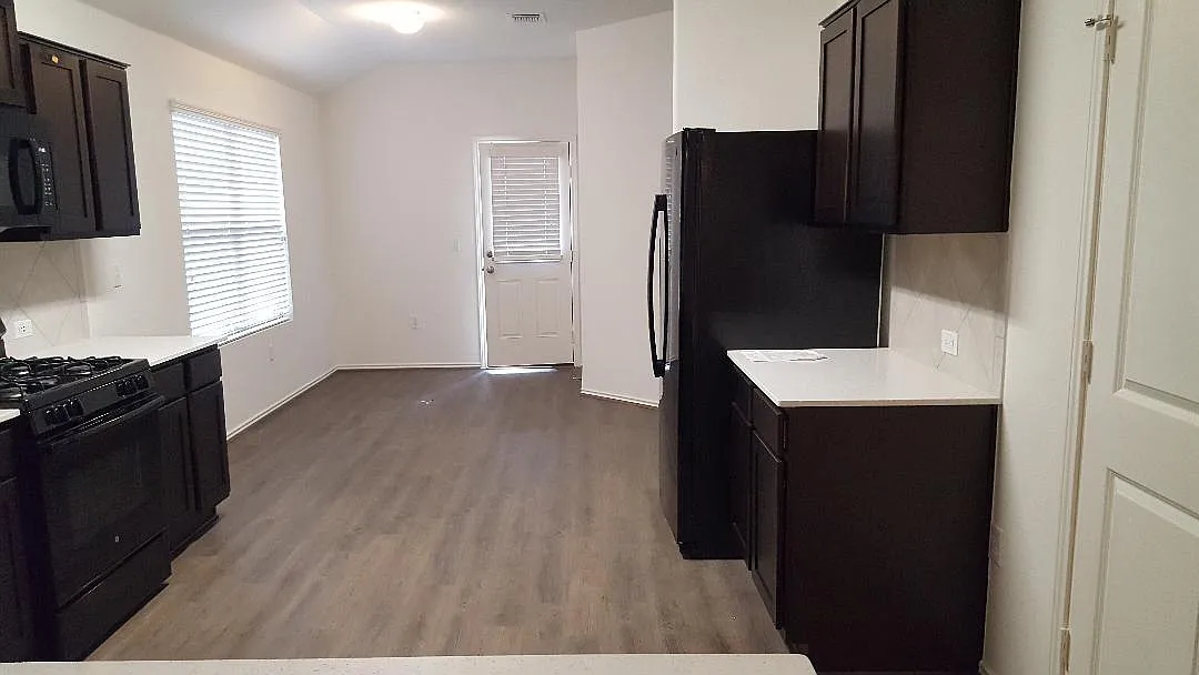 3 bed, 1463 sqft, $1,750 — Photo 3