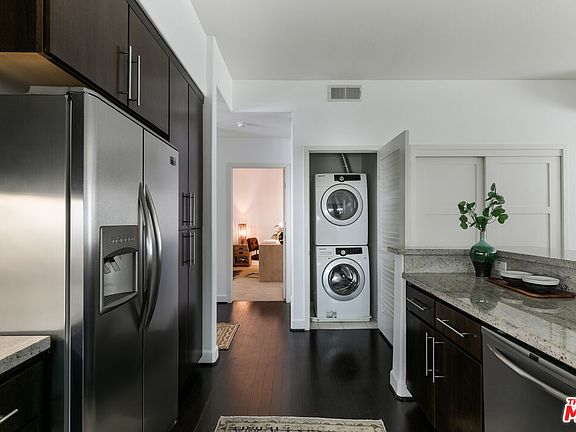 4th image of 10878 Bloomfield St #305