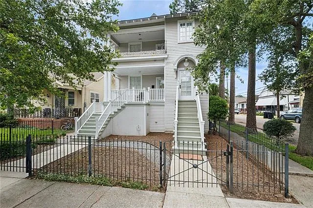 2036 Robert St — Photo 1
