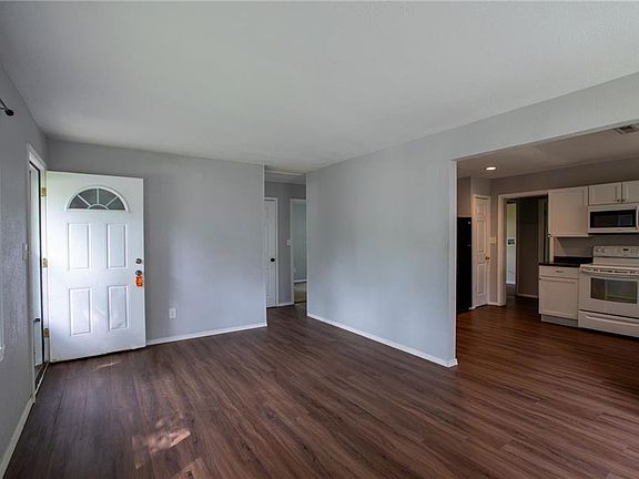 4th image of 2918 S 51st Ter