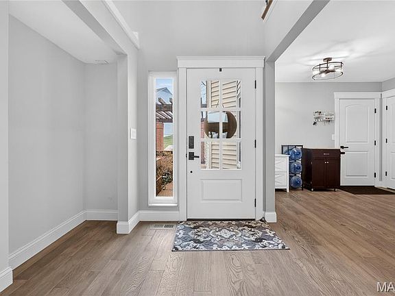 2nd image of 1842 Ridgeview Circle Dr