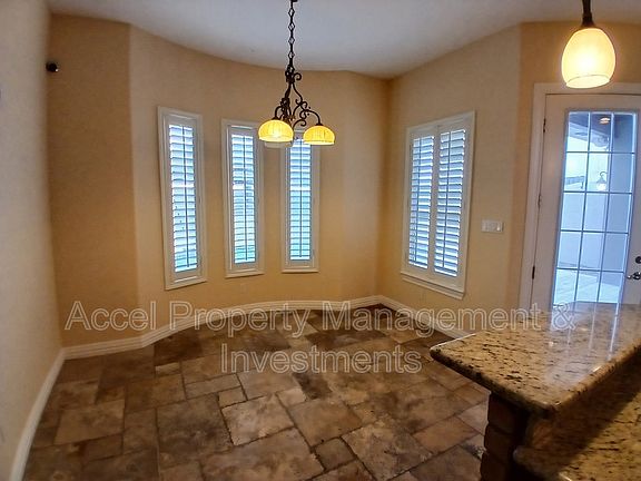 5th image of 2423 W Hampton