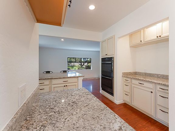 4th image of 1301 Chateau Place