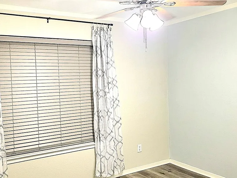 1304 E Bayou Pkwy #5A — Photo 13