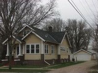 413 14th St E, Glencoe, MN 55336